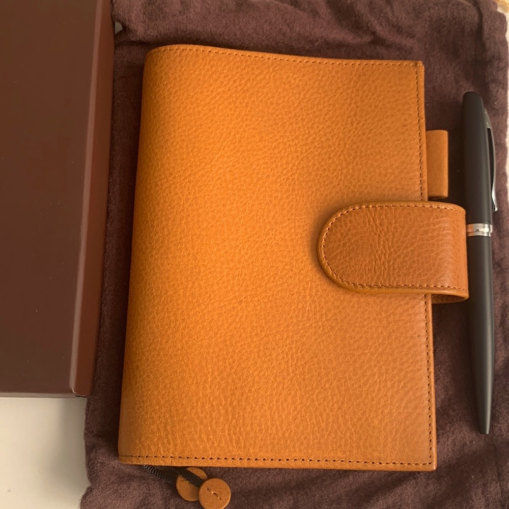 A 6 cover, has never been used. New cover bought from a seller on Facebook.